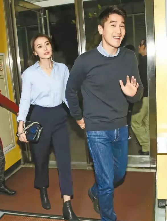 如果有一天他们俩离婚了，我就再也不相信爱情了。
