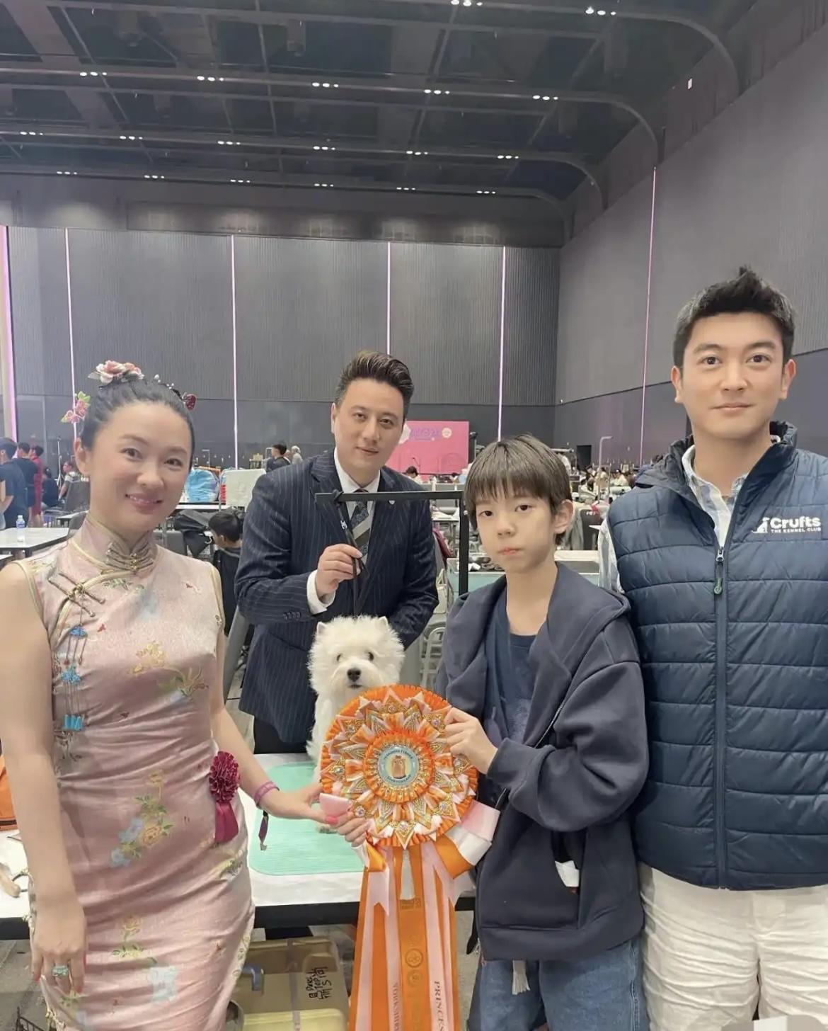 不得不说，美是美，就是发际线有点奇怪[捂脸哭]