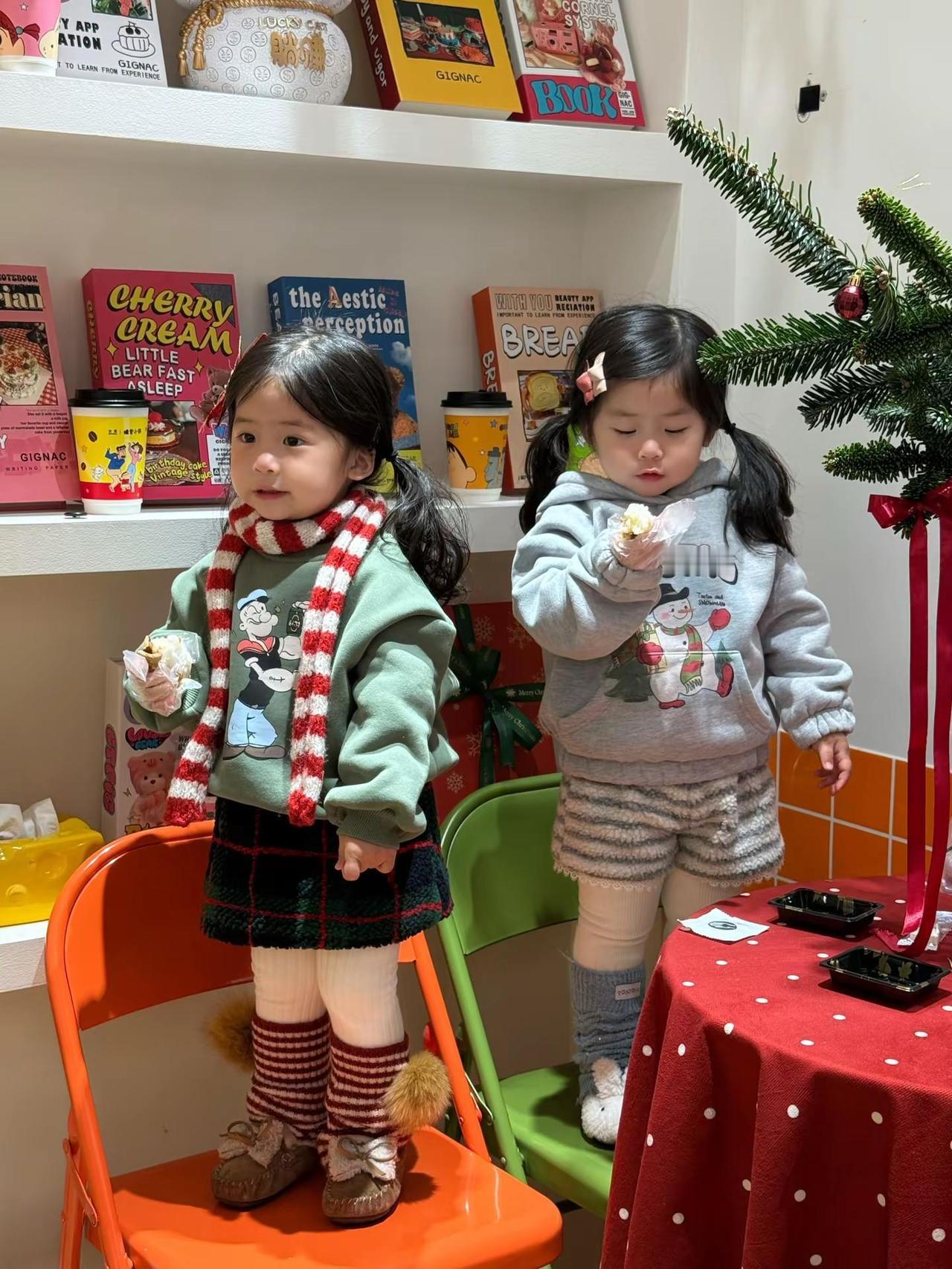 等我小了也这么穿。双胞胎萌娃穿搭女宝穿搭