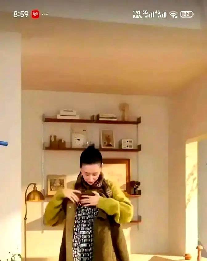 全网主播都在吼“上链接”，只有董洁，靠“不上链接”单月卖了10个亿。她不催你下