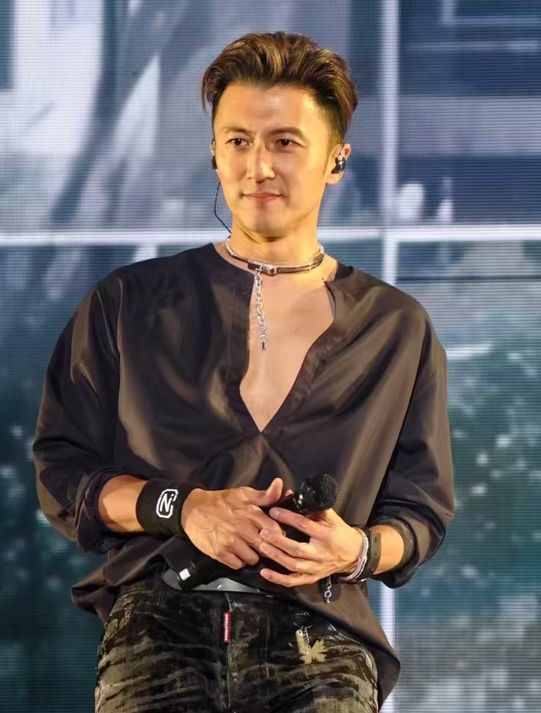 演员谢霆锋说，很多人不知道，我其实不是中国内地籍，1980年我出生在中国香港，我