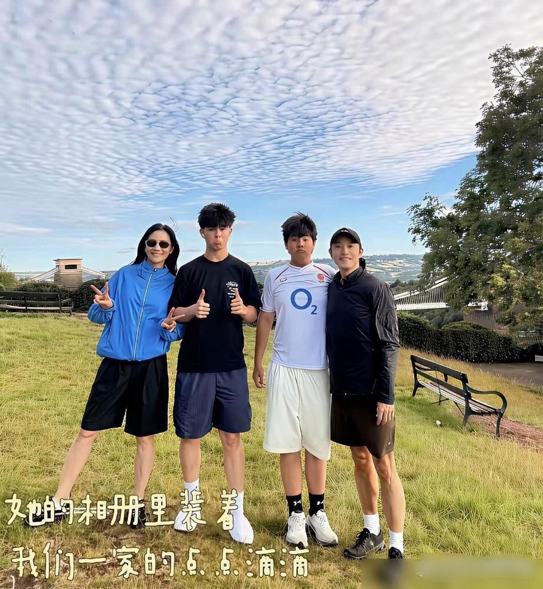 沙溢去英国见儿子，激动得又唱又跳，结果往孩子旁边一站，他成全家最矮的了[笑cry
