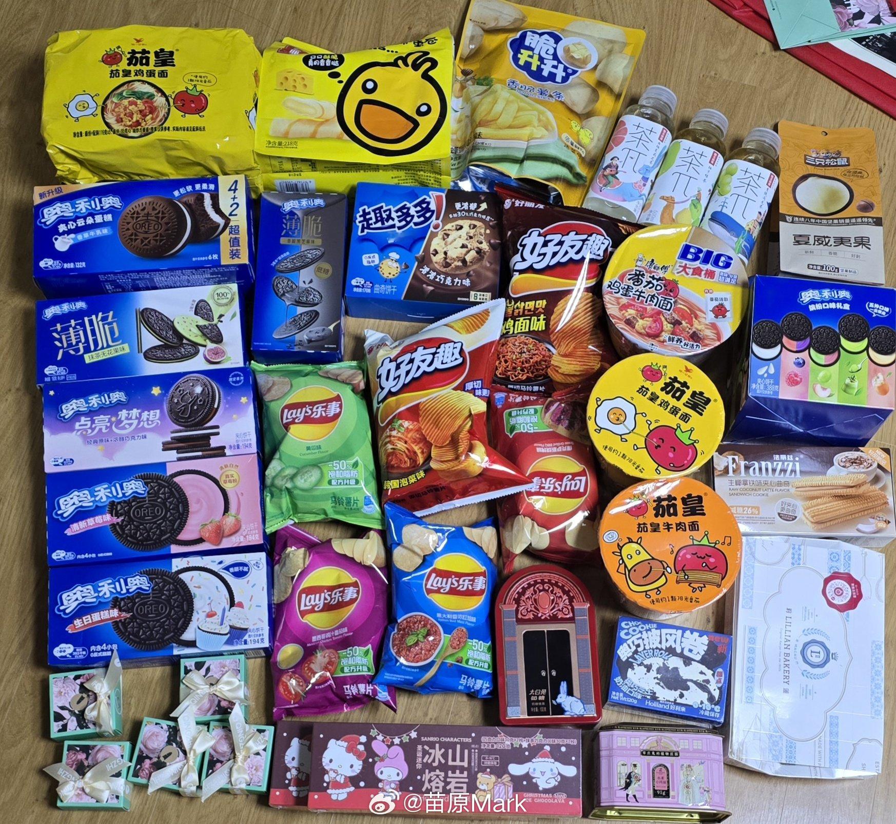 看说中国物价低的韩国妹子回家了，临走买了一堆零食和T恤，15万韩元还说也不贵吧…