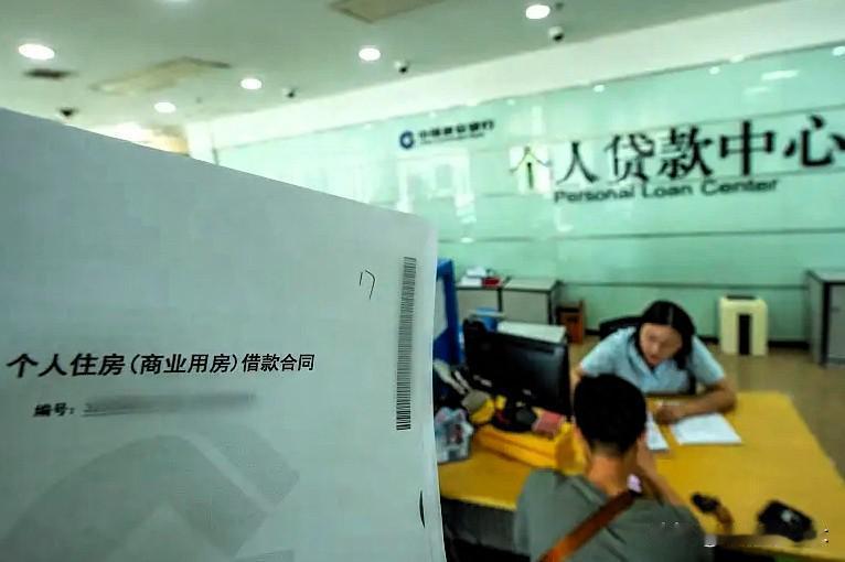 为了防止大家焦虑，我给大家讲个笑话：花了500万在广州买了个房子，现在还值2