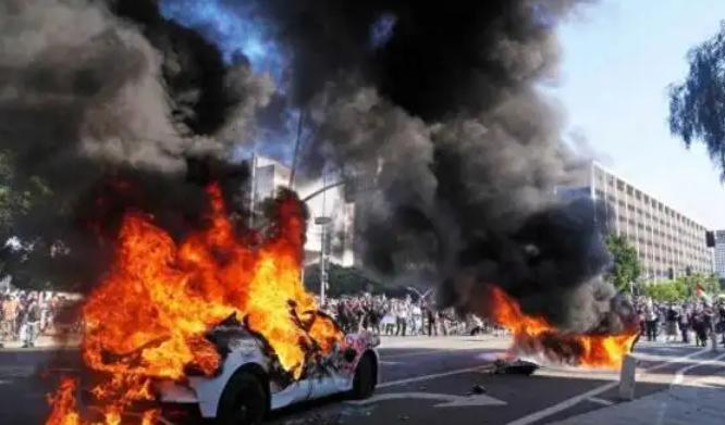 一直想不通:美帝国主义政府停摆三周,700万民众怒骂总统无能,枪击频发、流浪汉横