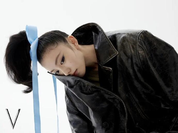 同一本杂志给赵今麦刘浩存拍摄的时尚大片，特别是miumiu女郎赵今麦的V杂志二月