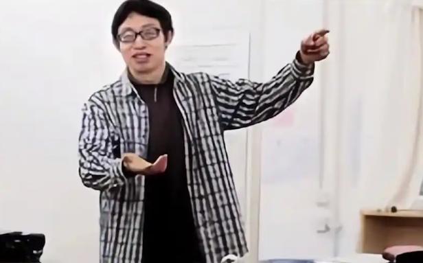 汶川大地震中，那个曾撇下学生只顾自己逃命的教员范跑跑，如今处境如何。2008年汶