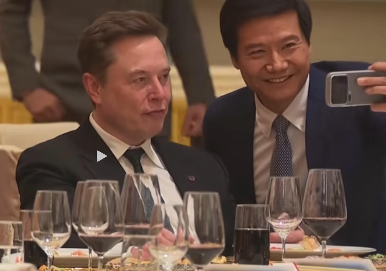 雷军和马斯克合照：表明小米汽车对标特斯拉的成功！小米YU7对标特斯拉mo