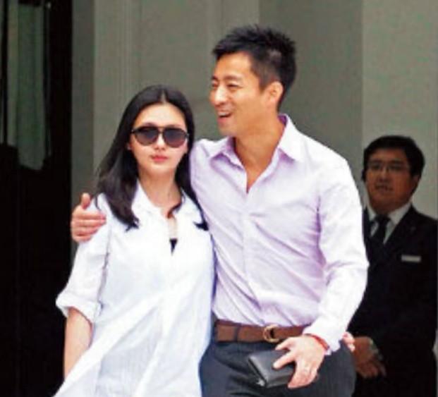 张兰卖力工作，汪小菲夫妻俩法国巴黎看秀，汪小菲一举动让人心酸，网友说，如果珊珊没
