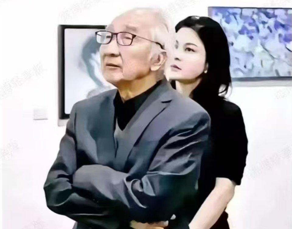 日前，原中央美院院长靳尚谊携娇妻祁艳参观画展。今年89岁的靳尚谊比祁艳大46岁，