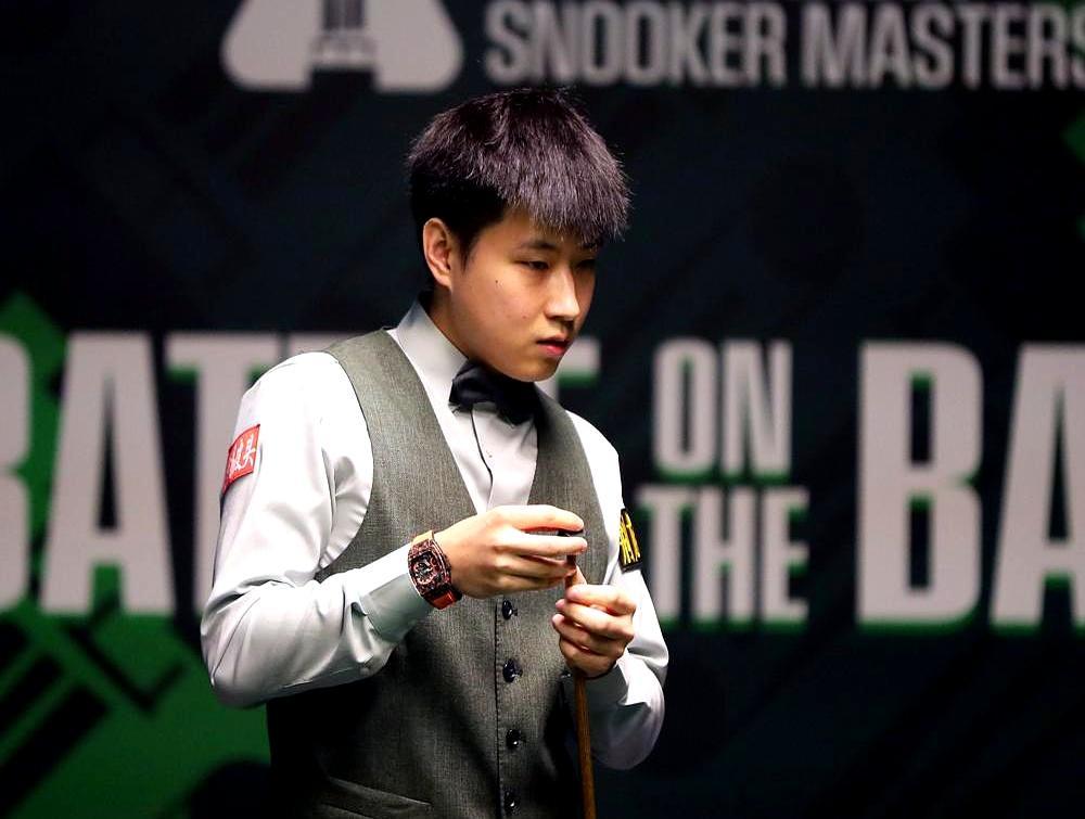 中国军团仅剩独苗，开局2比5，赵心童被逼上绝路。对手手握大把赛点，解说都准