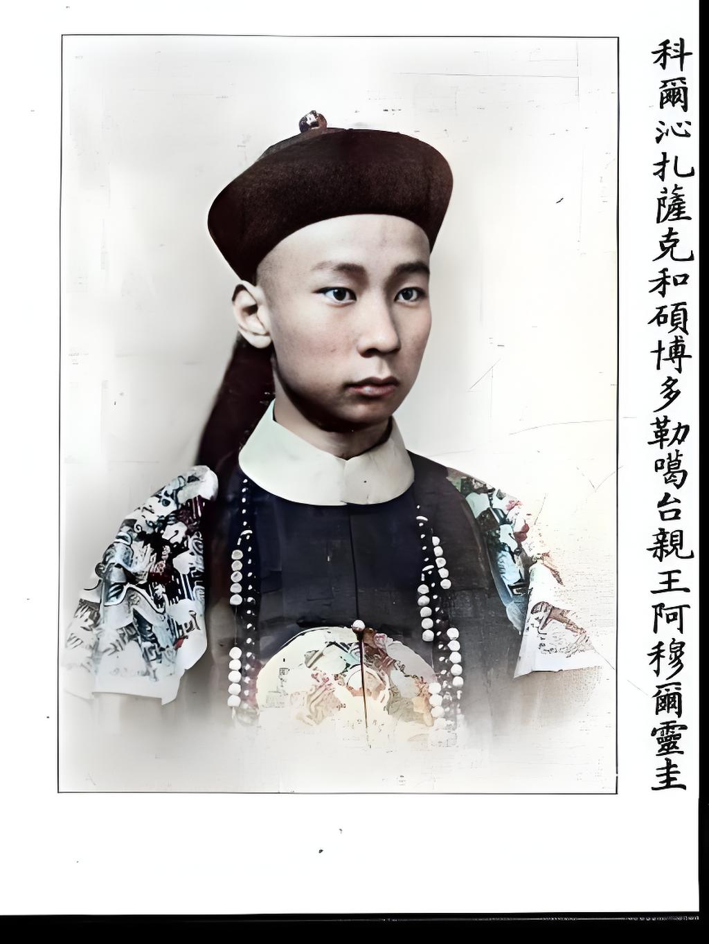 博尔济吉特·阿穆尔灵圭，他可是蒙古科尔沁的“铁帽子王”后代，爷爷是晚清名将僧格林