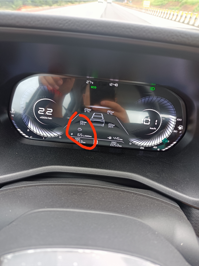 23款帝豪出现奇怪符号行驶中突然冒出来一个奇怪的符号，是提醒我要喝水吗？