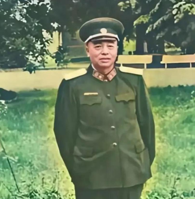 毛主席曾经说过：“当时只有一个半人主张出兵”，一个是毛泽东自己，那半个是周恩来。