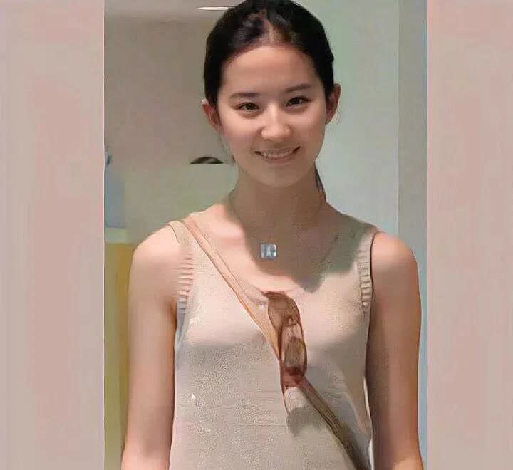 刘亦菲真的是太美了从小美到大，每个阶段都会见证不一样的美丽！