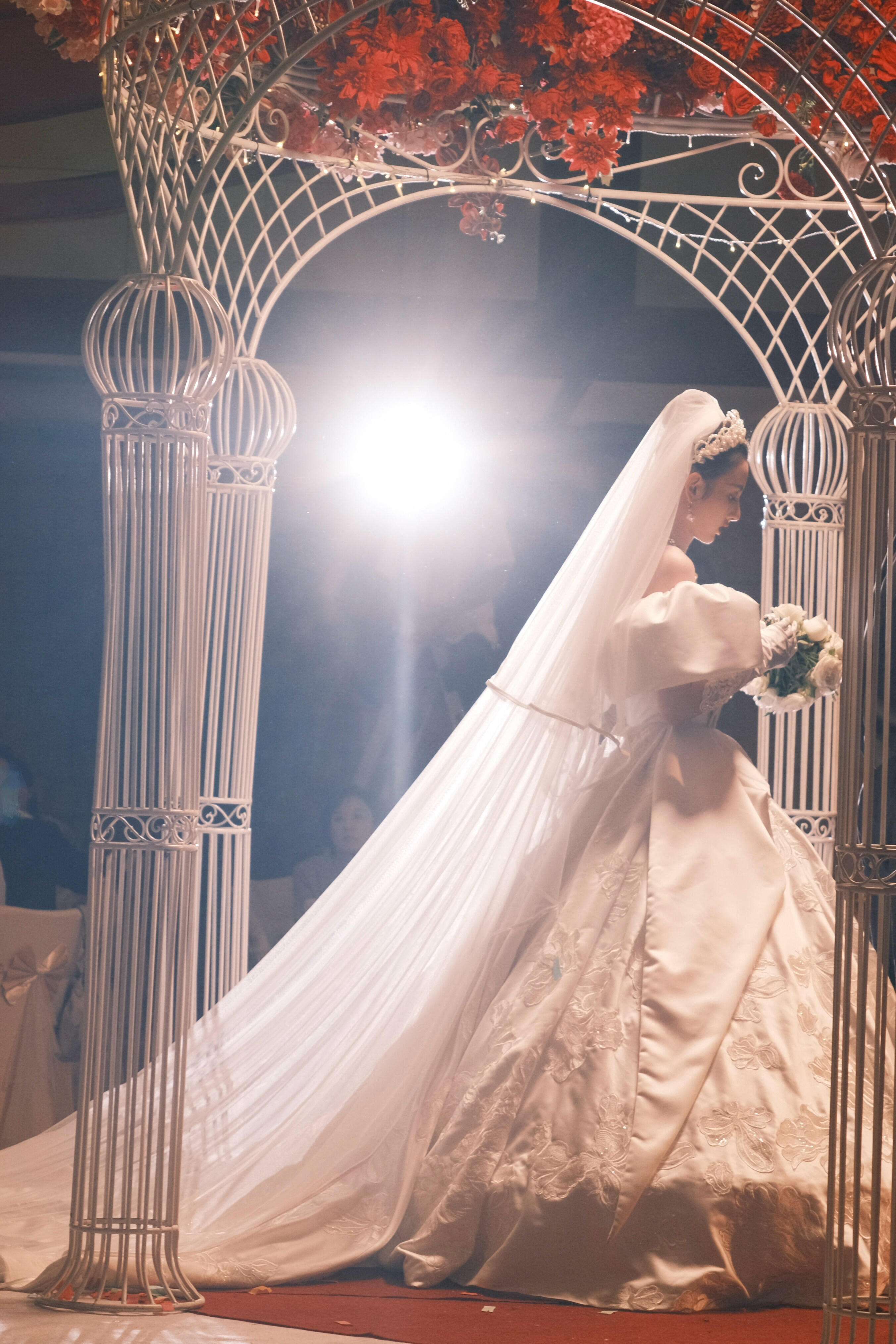 ⭕【盘点2025年现代剧女主婚纱造型】✨✨✨宋祖儿《淬火年代》崔冰冰赵今麦
