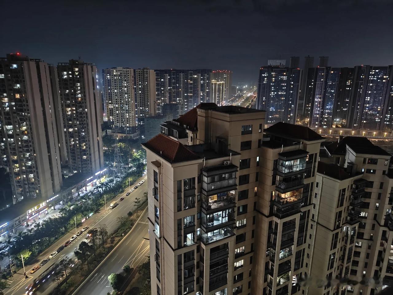 现在买惠州大亚湾的房子轻轻松松。之前的深圳坪山上班的一个同事，最近选择了在大亚