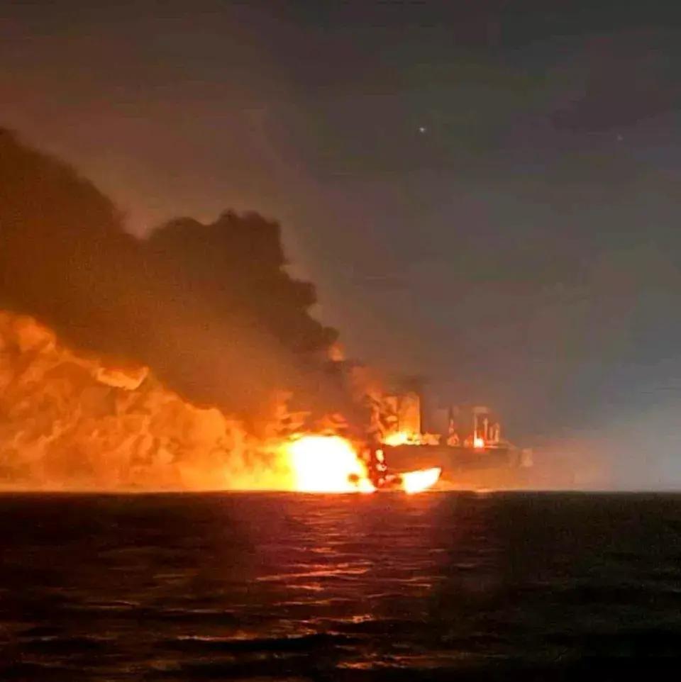 11月30日，影子船队又一艘油轮被炸，这是第三艘了。前两艘是在俄罗斯黒海港口，