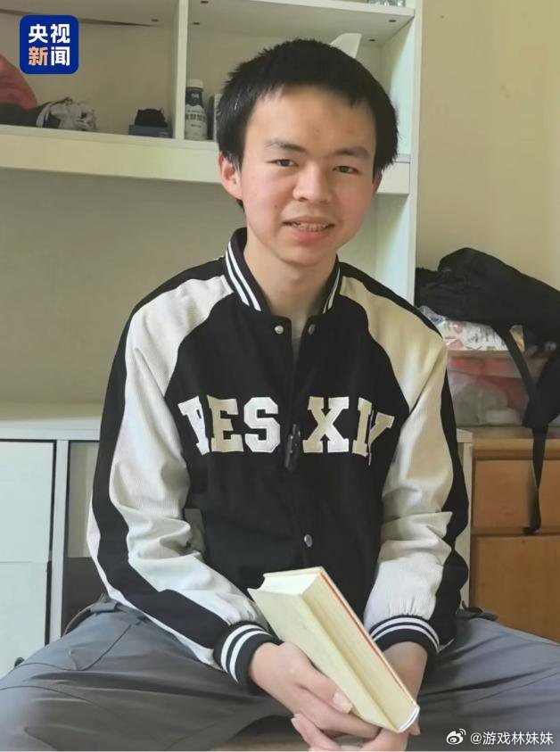 已顺利被湖南农业大学录取。高考526分超本科线百多分，当初父亲携八枚...