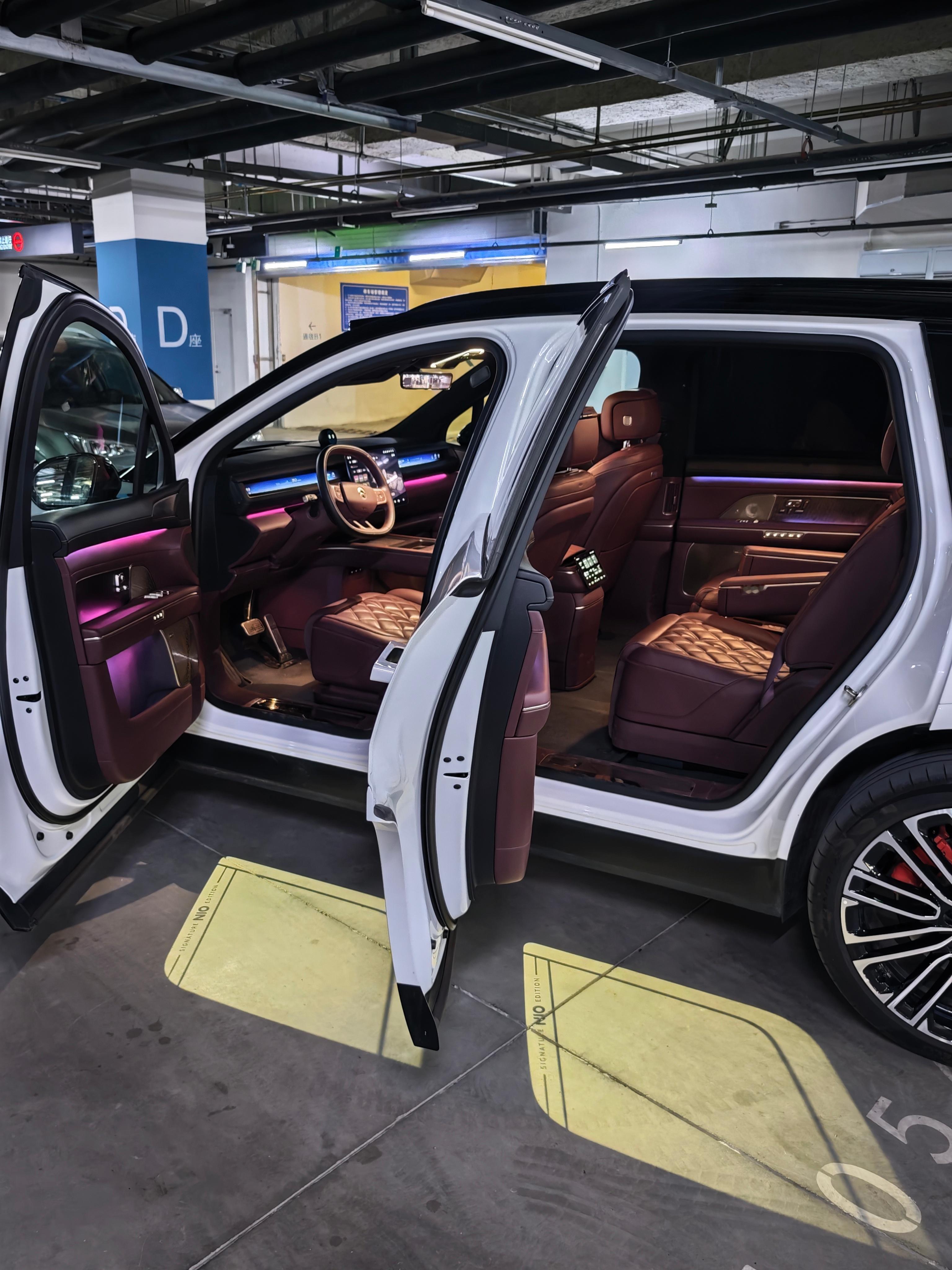 感受一下蔚来ES8的氛围灯，是不是很有格调