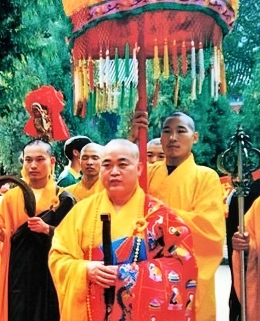 被抓实锤，而且涉嫌刑事犯罪。这次来带走他的不是登封和郑州公安，而是新乡公安，搞异