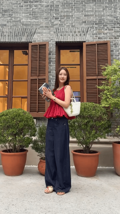 陈赫的老婆张子萱，42岁状态像个小姑娘！6月9号，陈赫的老婆张子萱罕见冲上
