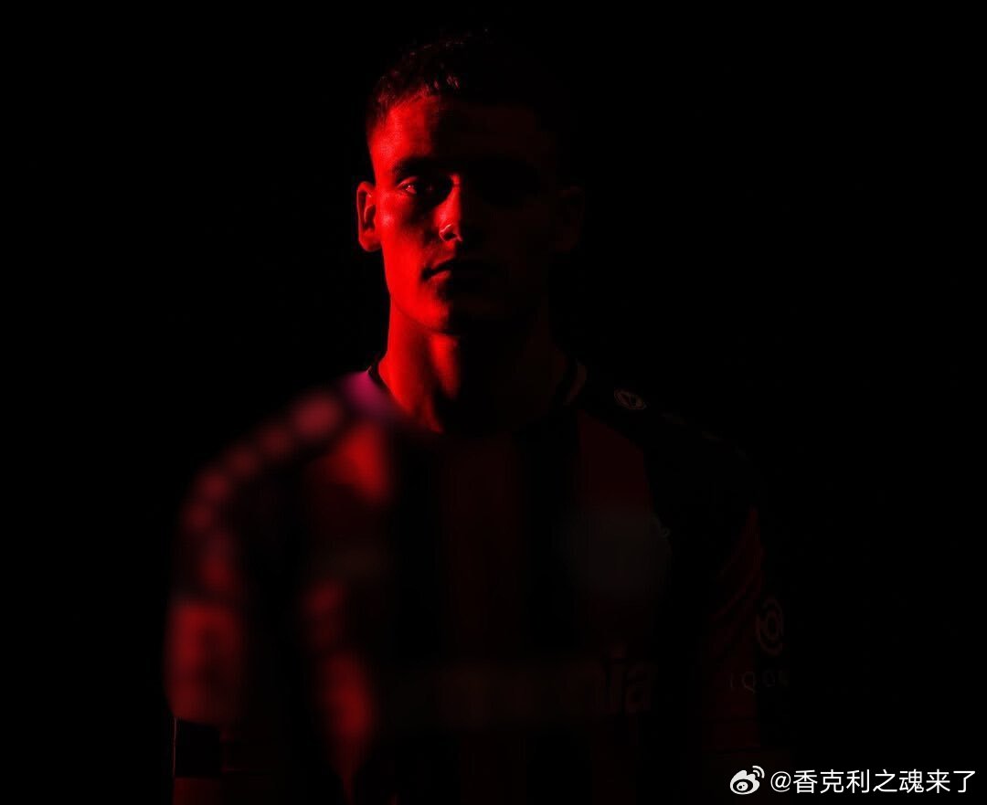 芬威体育集团正经历重大人事变动，有消息源表明约翰·亨利及其团队将暂时优先聚焦利物