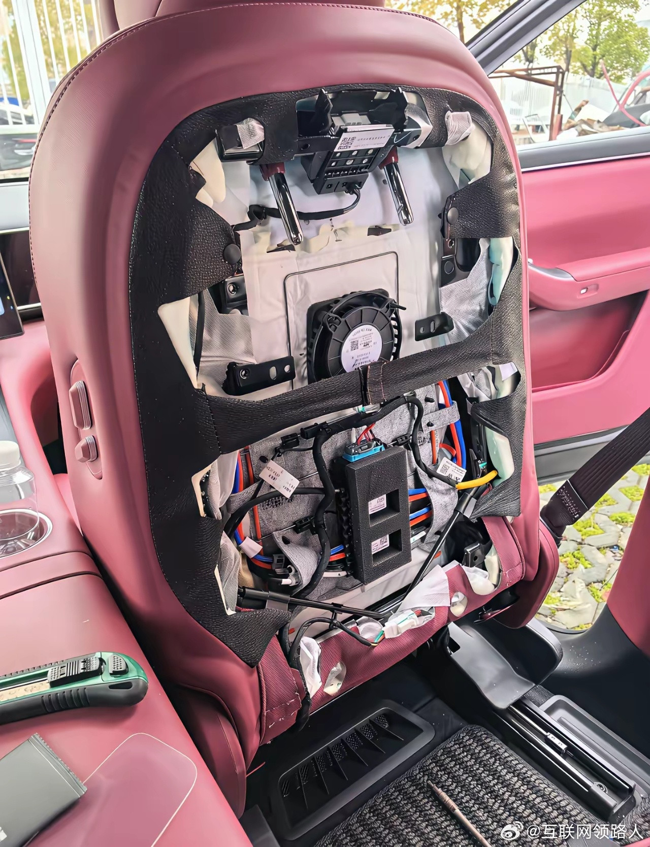 高端车的汽车座椅，可真够复杂的。