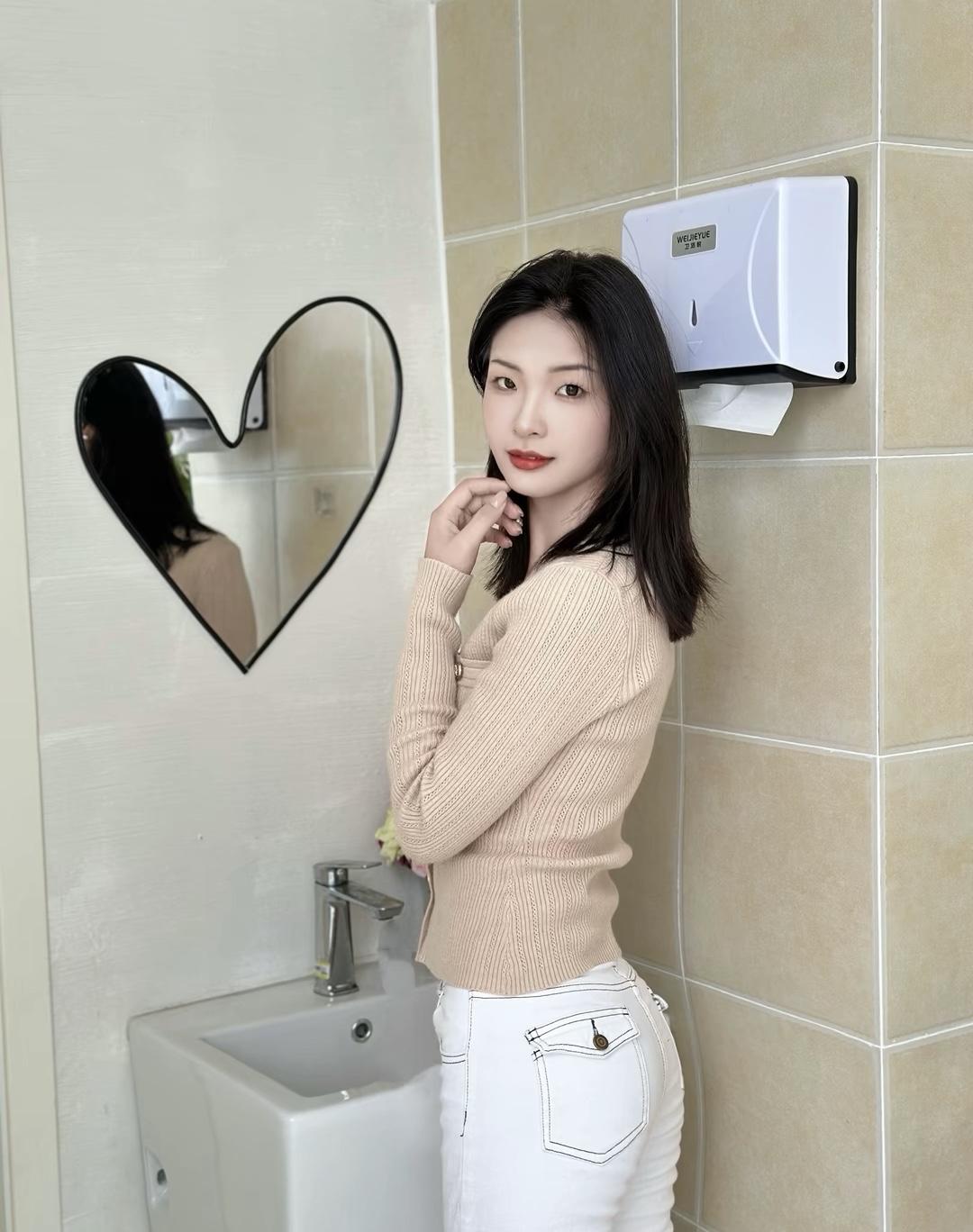 美女的美丽体现在何处呢？在于自身气质和你穿搭