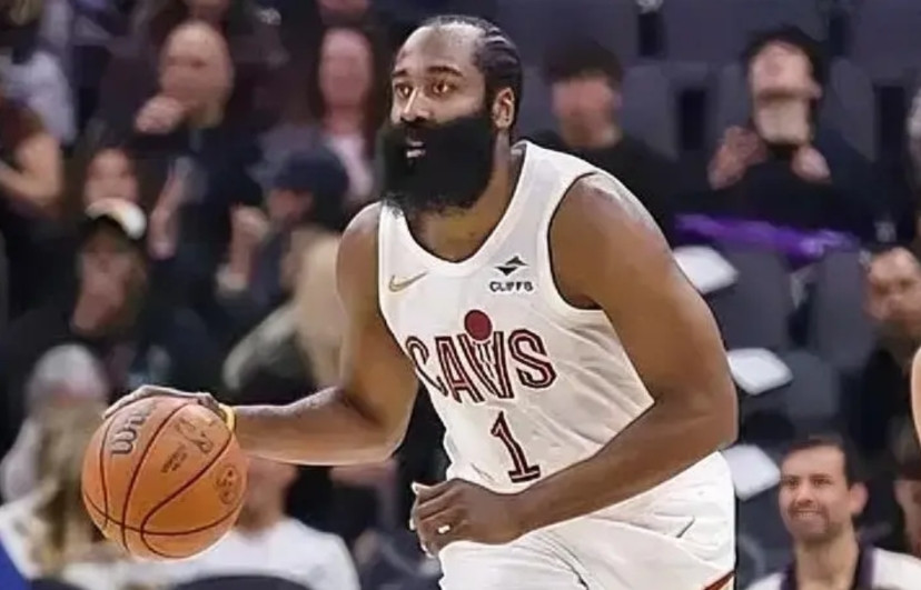 骑士太强了三节比赛拿了102分三节比赛赢了40分三节比赛7人得分上双三节