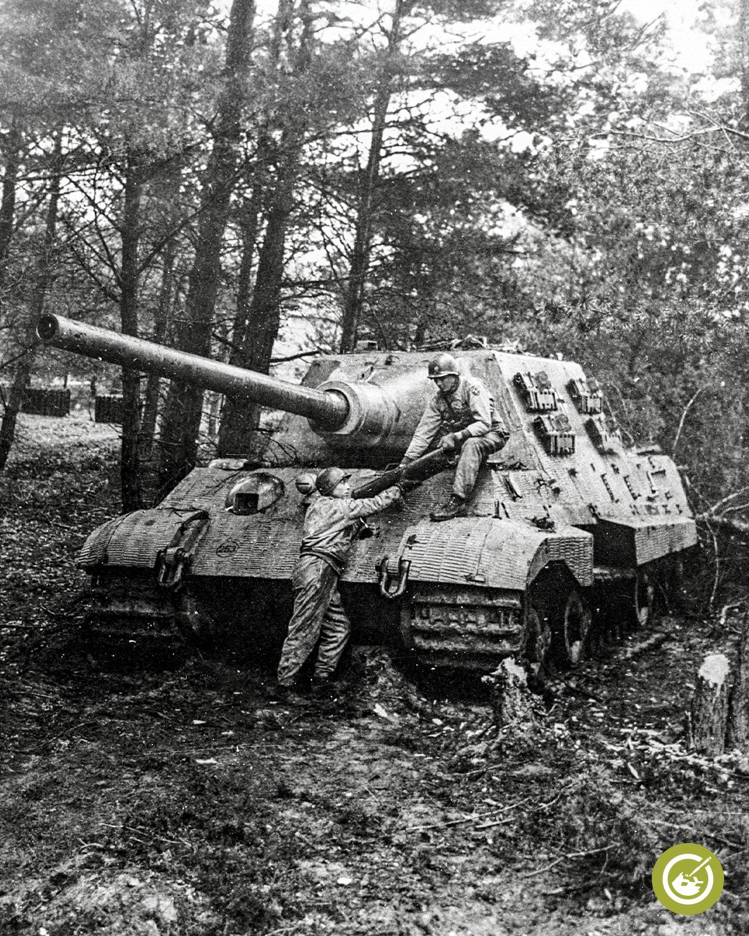 81年前的1945年4月6日，二战最重量级的履带式作战车辆，德军“猎虎”歼击车（