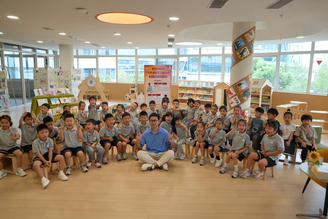 去小朋友的幼儿园做公益活动，小朋友前一天和我说，吴忠全，我给你两个选择，你要不把