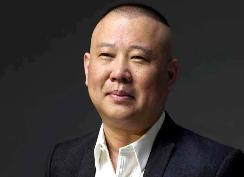 当年朱丹曾在一档颁奖典礼上被郭德纲问道，你最近挣了多少钱？朱丹回答说：挣得刚