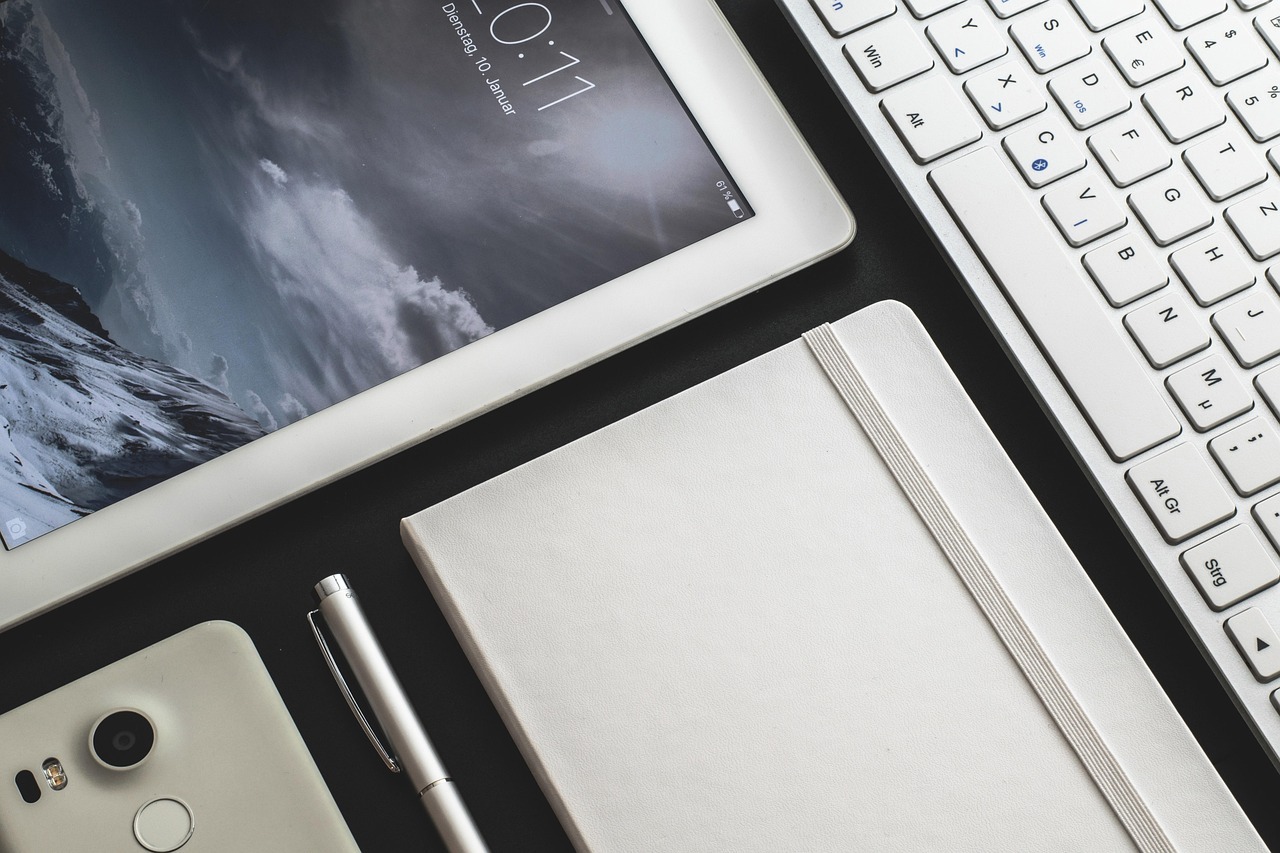 439g、4.7mm，这组数据放在10英寸以上平板里很夸张。新款MatePad