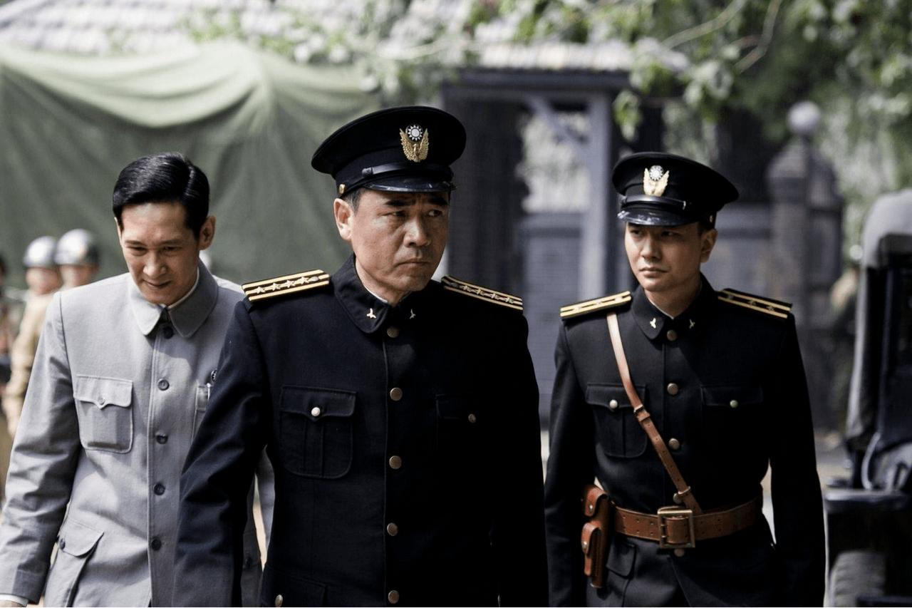 1947年，南京，内战打得最凶的那几年。一个喝醉的国民党特务，在一个下午走进了他