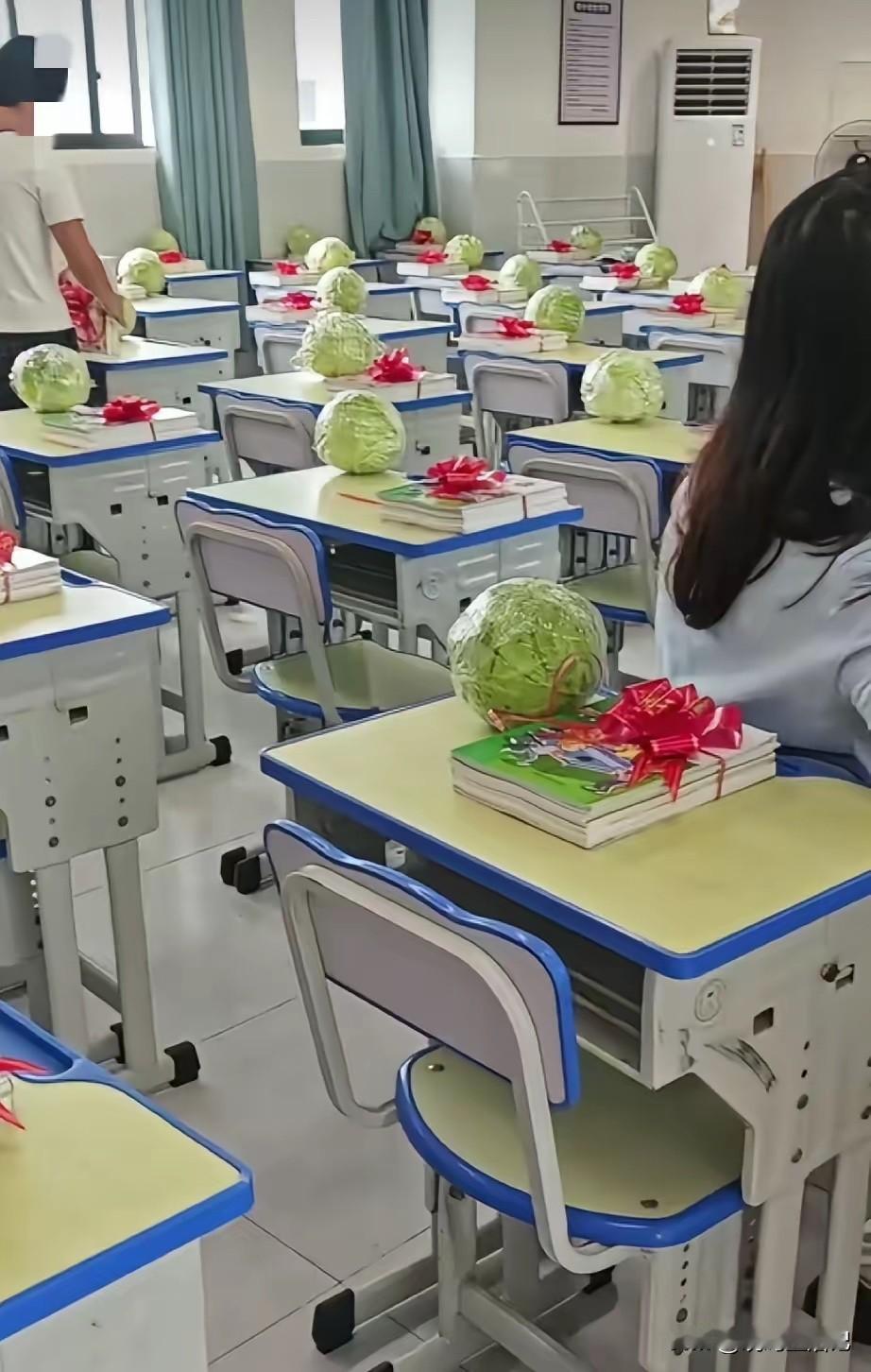 开学了，家委给孩子们准备的礼物[呲牙笑]