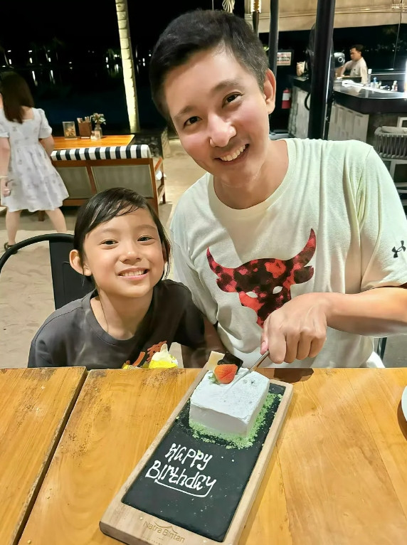 立威廉女儿越来越漂亮了，这些年立威廉很少拍戏，在家陪女儿，真是个好爸爸。女儿长