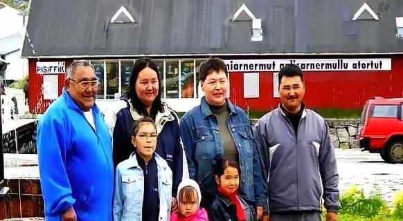 看格陵兰岛上爱斯基摩人的面相，对网上的传言半信半疑了。那就是爱斯基摩人是“俺是