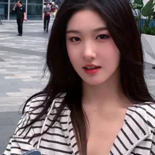 都市女孩，街拍瞬间，时尚穿搭街拍美女时尚街拍美女街拍街拍美少女穿搭城市街