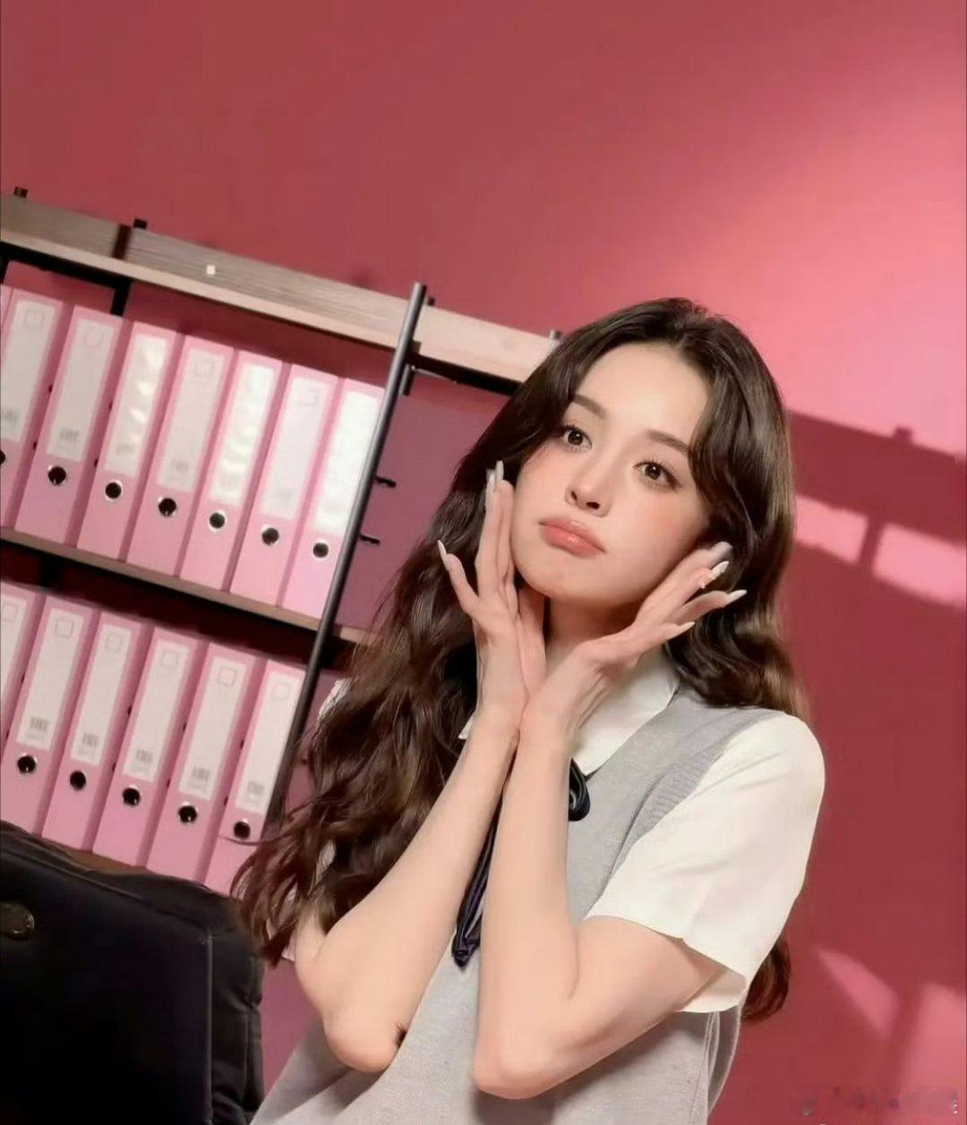 同样的化妆师古力娜扎明显比迪丽热巴高级