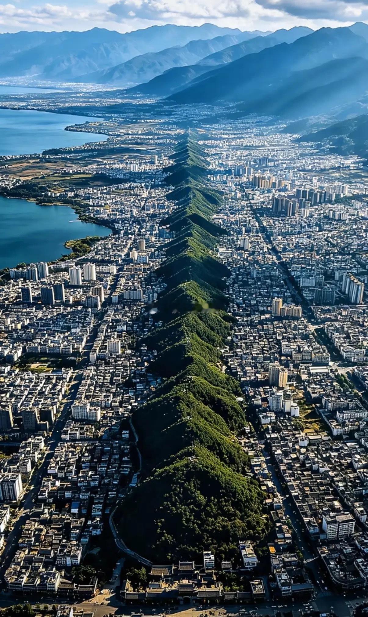 一山分双城，一边古城，一边湖海​​​