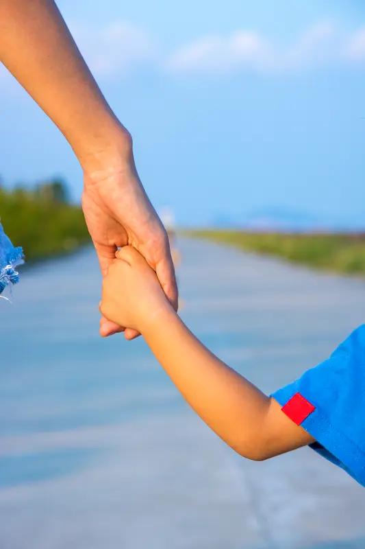 为什么妈妈越懒，孩子越能干？都说“妈妈越懒，孩子越能干”，此“懒