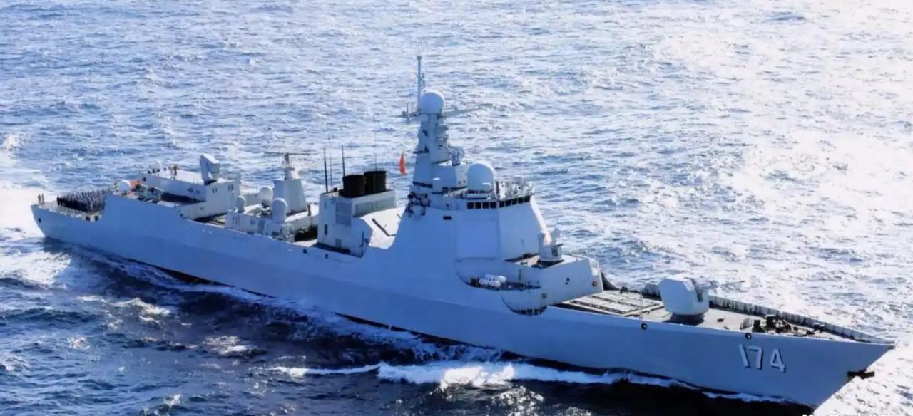 中国海军的一个谜之操作，谁都知道055很强，但海军就是不怎么造055，而是选择造