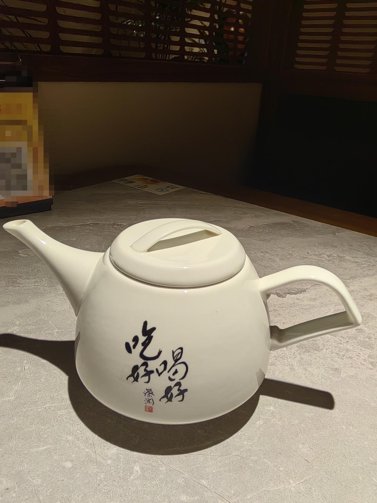 我认为结婚门当户对很重要。提到门当户对，很多人第一反应只是有钱人配有钱人，但婚