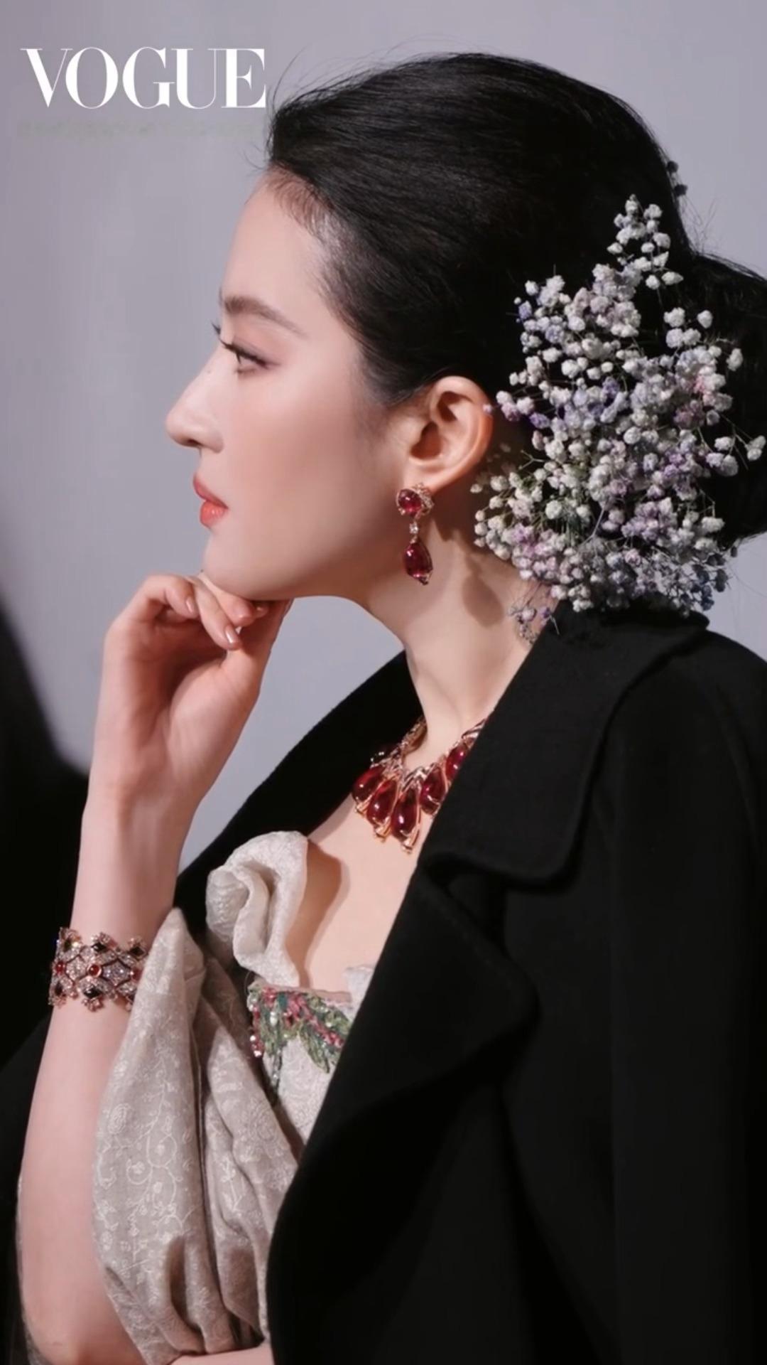VOGUE是懂惊鸿一瞥的…女神们😖😖刘亦菲｜杨幂｜李沁｜钟楚曦｜文淇
