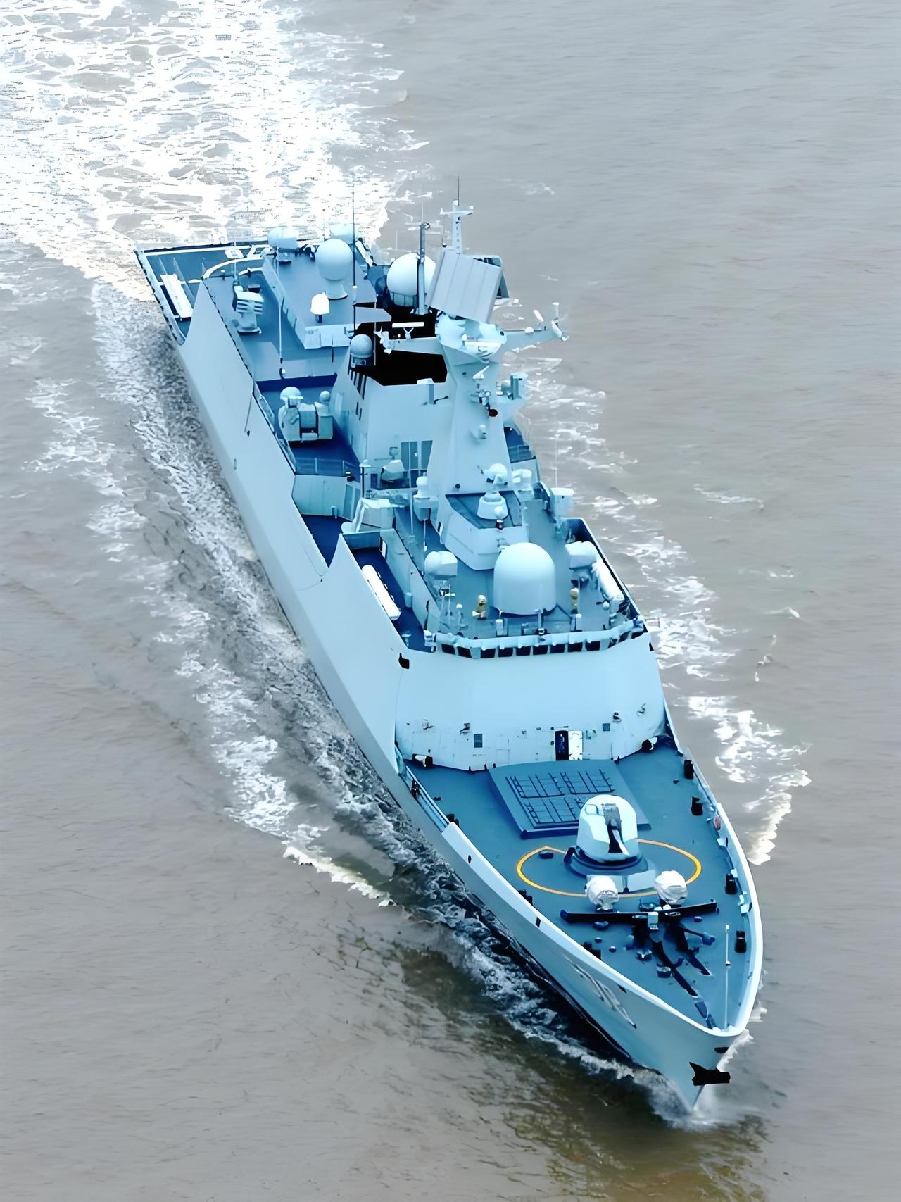 据东部战区官方消息：3月12日22时许，东部战区海军扬州舰在东海海域执行任务返航