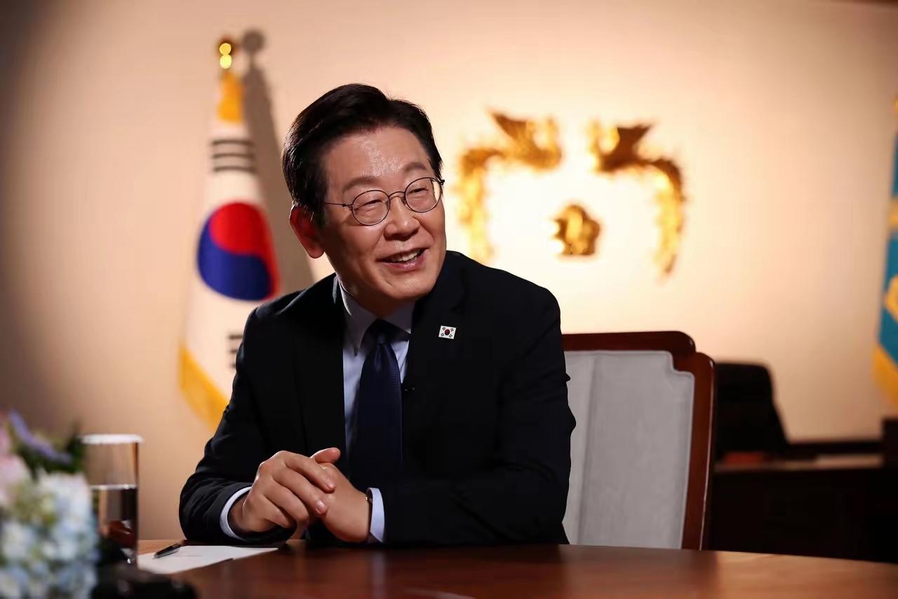 普京的贵人出现了，一下子就把俄罗斯的问题解决了。韩国确实买了，但没买那么多