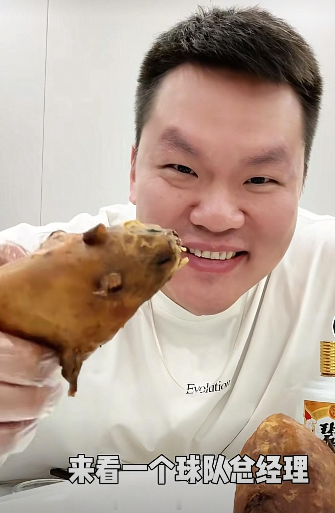 广东宏远总经理朱芳雨在其社交媒体上总结这个赛季：今年季后赛非常激烈，我们球队凭借