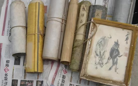 1963年，烟台博物馆专家李经章到乡下收集文物，村子里很多人围着看热闹，一个老农