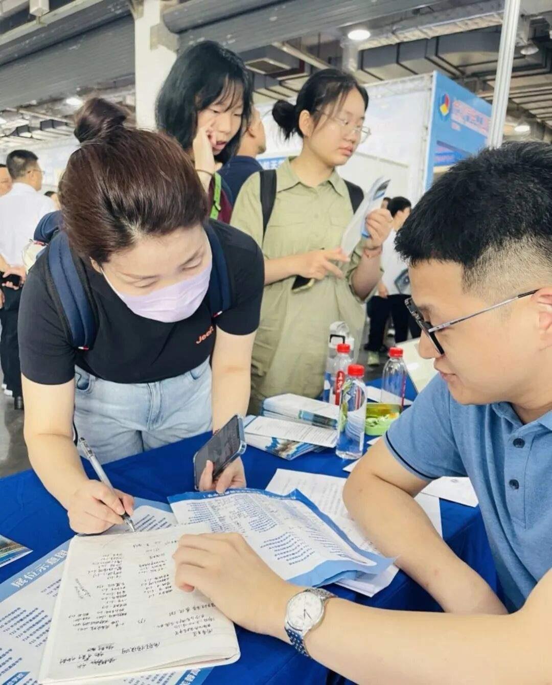 “985”输给了“铁饭碗”！2026高考提前批大逆转：652分上警校不选复旦、6
